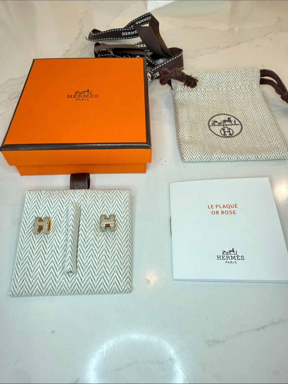 Hermes Mini Pop H Earrings, Marron Glacé and Yellow Gold - Picture 7 of 7